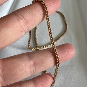 Vintage Amway gold tone metal necklace